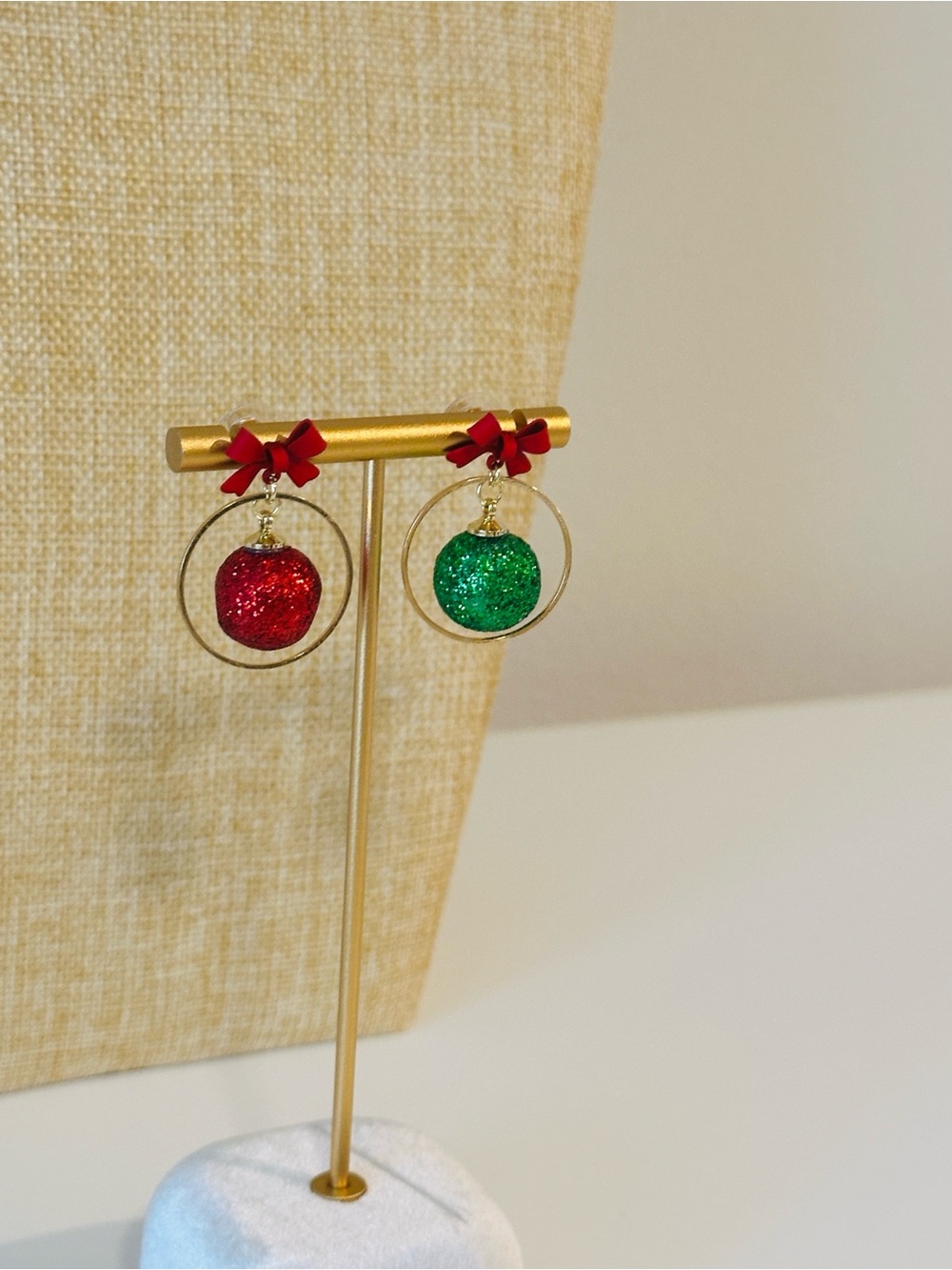 Fashion Jewelry Red and Green Glitter Hoop Earrings with Red Bows